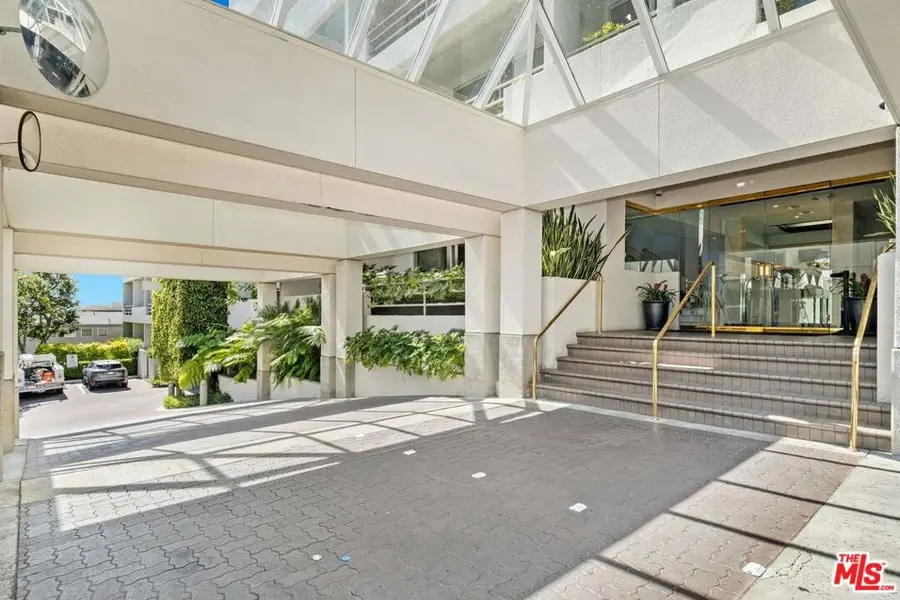 1131 Alta Loma Road #106, West Hollywood, CA 90069 - Image #2