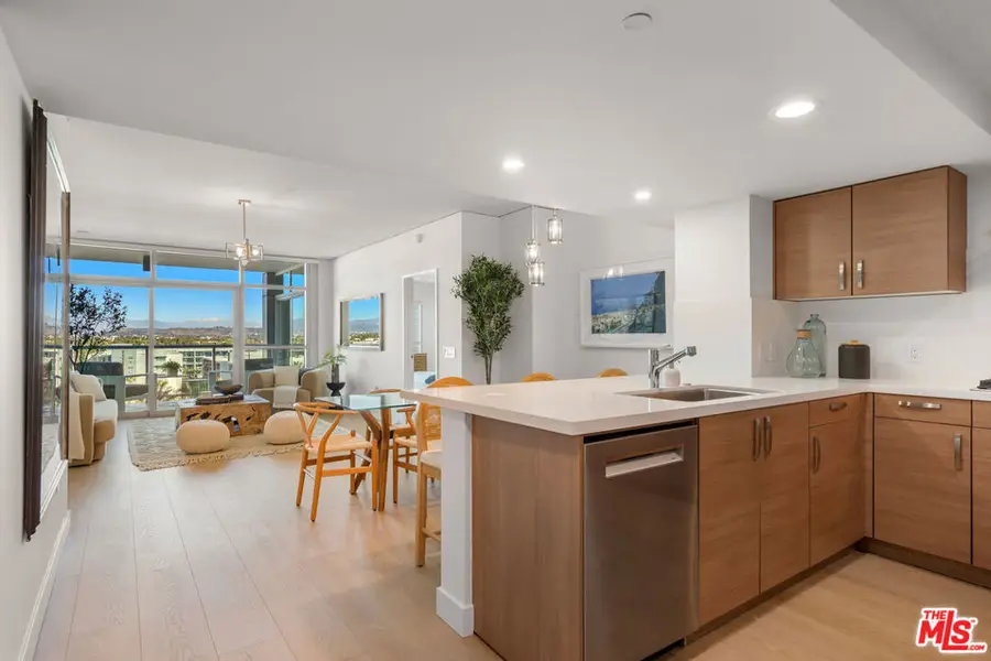 13650 Marina Pointe Drive #908, Marina Del Rey, CA 90292 - Image #2