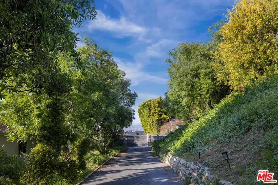 11775 Laurelwood Drive, Studio City, CA 91604 - Image #2