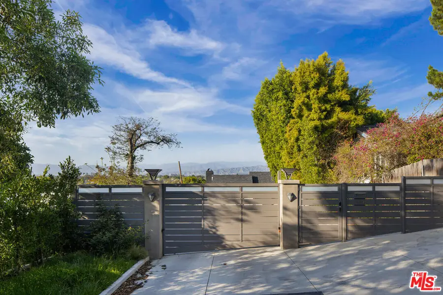 11775 Laurelwood Drive, Studio City, CA 91604 - Image #3