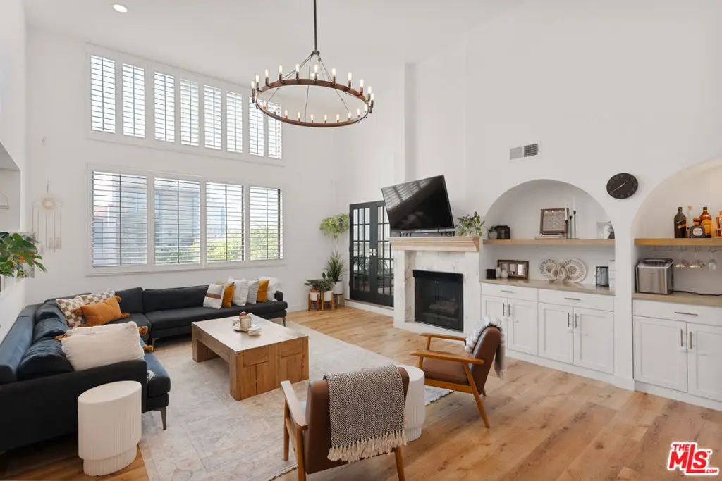 14521 Benefit Street #307, Sherman Oaks, CA 91403 - Image #1