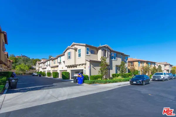 28649 Jardineras Drive, Valencia, CA 91354