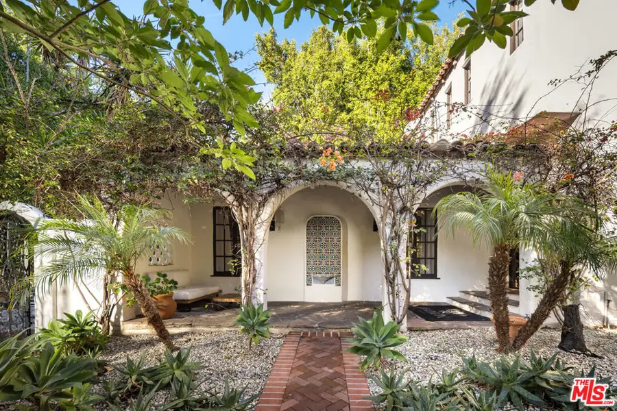 1135 Sunset Vale Avenue, West Hollywood, CA 90069 - Image #3