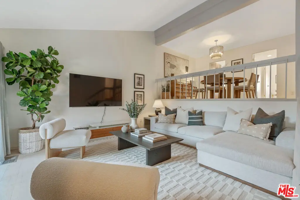 6211 Nita Avenue, Woodland Hills, CA 91367 - Image #1