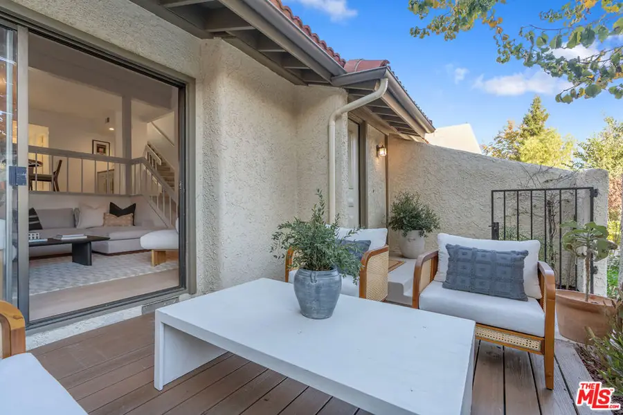 6211 Nita Avenue, Woodland Hills, CA 91367 - Image #2