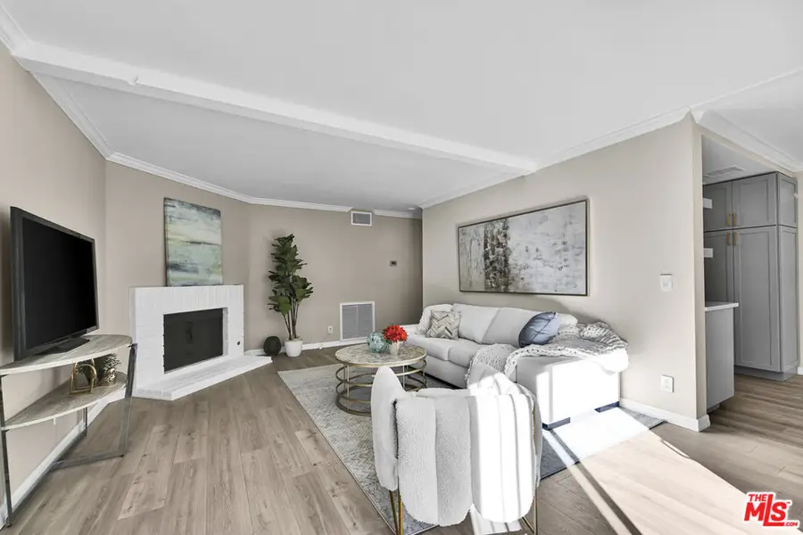 5800 Owensmouth Avenue #40, Woodland Hills, CA 91367 - Image #2