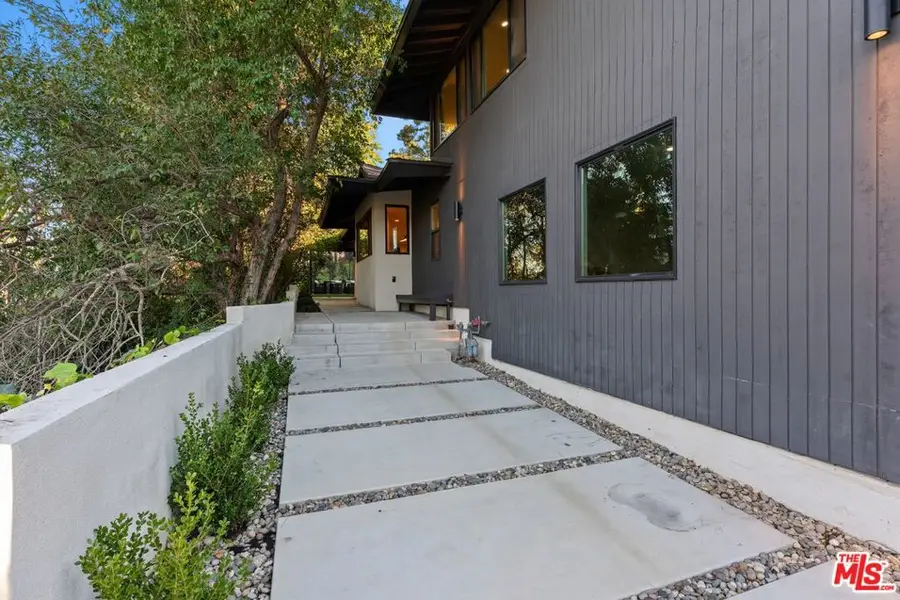 16708 Chaplin Avenue, Encino, CA 91436 - Image #2