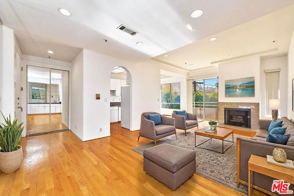 5050 Maplewood Avenue #206, Los Angeles, CA 90004 - Image #1