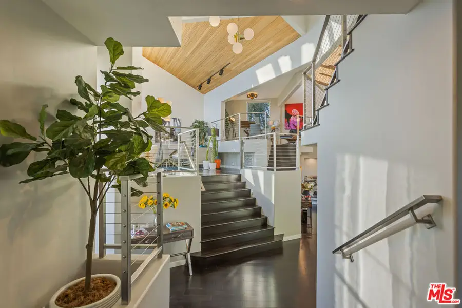5682 Spreading Oak Drive, Los Angeles, CA 90068 - Image #3
