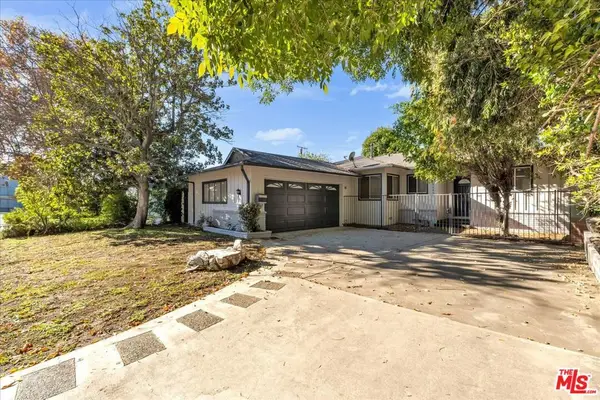 6649 Whitman Avenue, Lake Balboa, CA 91406