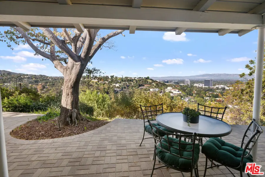 15570 Briarwood Drive, Sherman Oaks, CA 91403 - Image #2