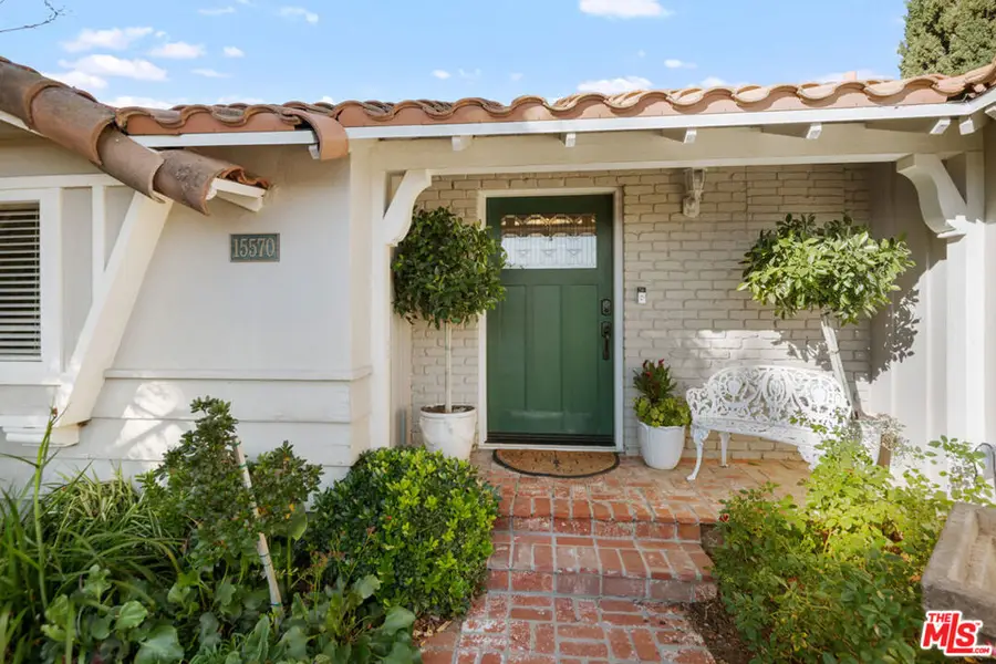15570 Briarwood Drive, Sherman Oaks, CA 91403 - Image #3