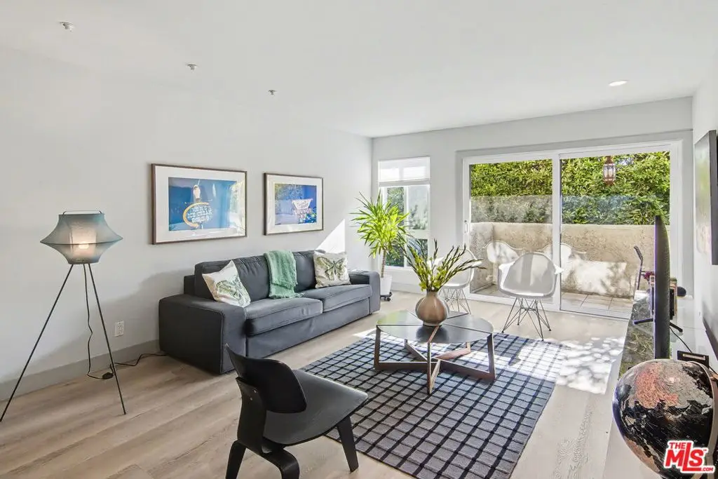 8400 De Longpre Avenue #102, West Hollywood, CA 90069 - Image #1