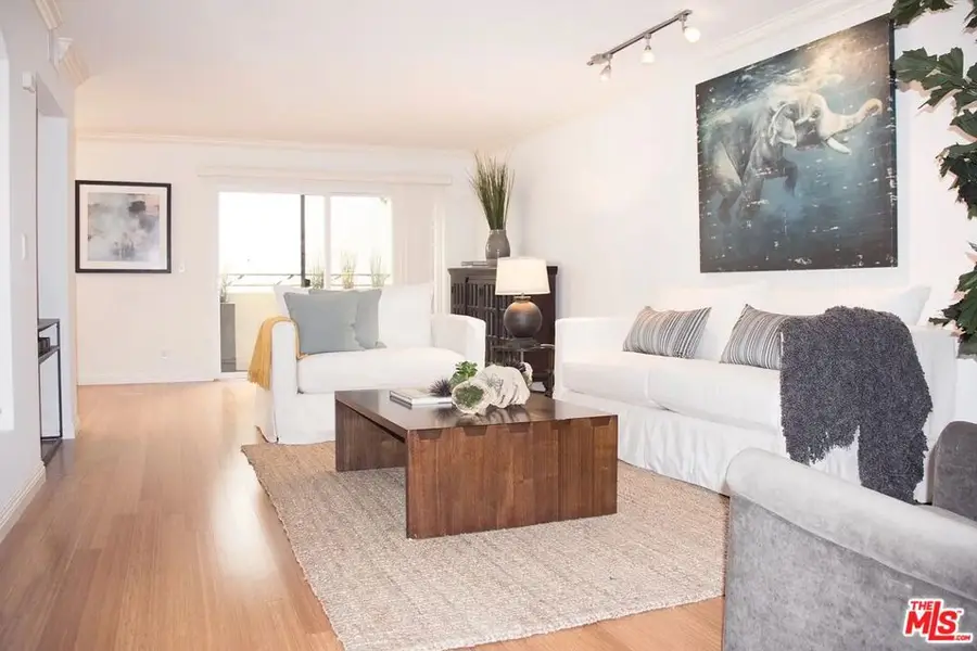 1154 S Barrington Avenue #109, Los Angeles, CA 90049 - Image #3