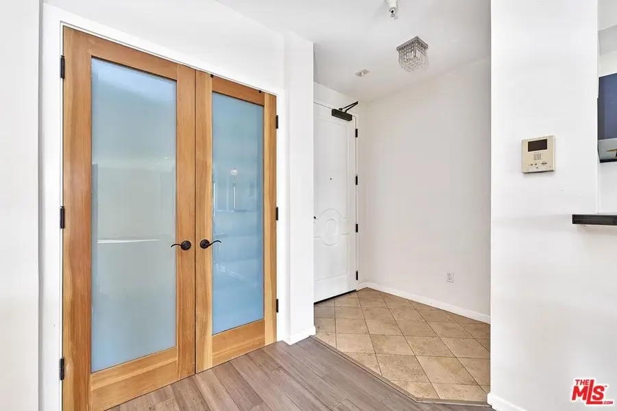 871 Crenshaw Boulevard #305, Los Angeles, CA 90005 - Image #3