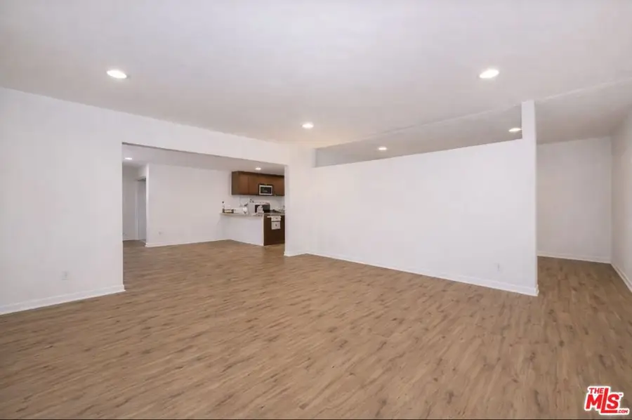 18530 Hatteras Street #130, Tarzana, CA 91356 - Image #2