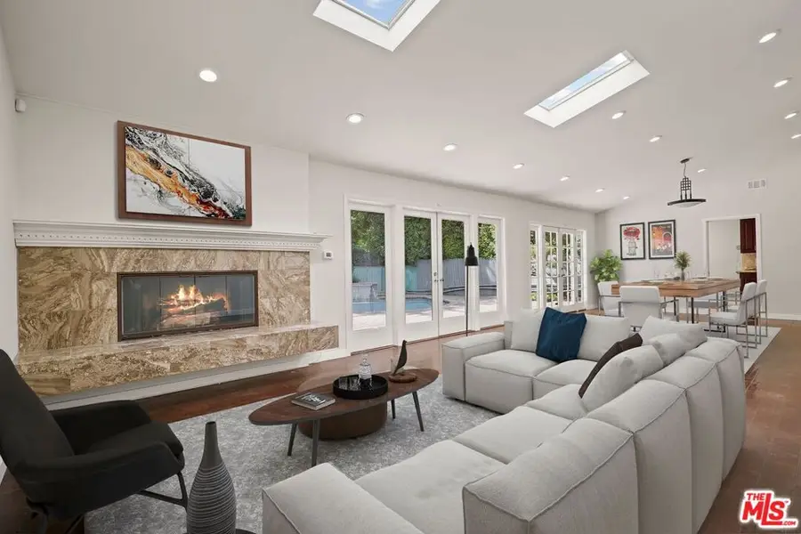 15649 Woodfield Place, Sherman Oaks, CA 91403 - #2