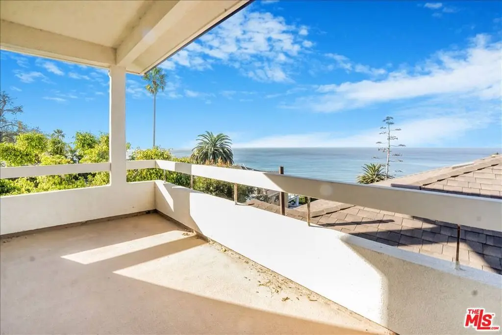 321 N Las Casas Avenue, Pacific Palisades, CA 90272 - Image #1