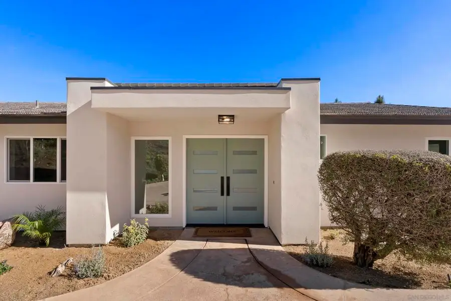 7875 Bellakaren Pl, La Jolla, CA 92037 - Image #3