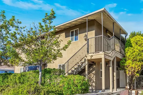 6101 Adelaide Ave #102, San Diego, CA 92115