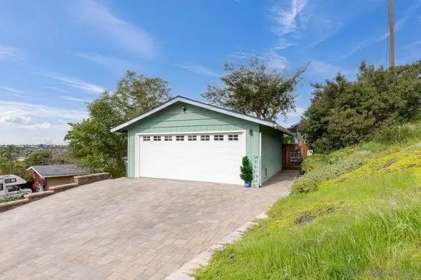 730 Lonsdale Ln, Vista, CA 92084