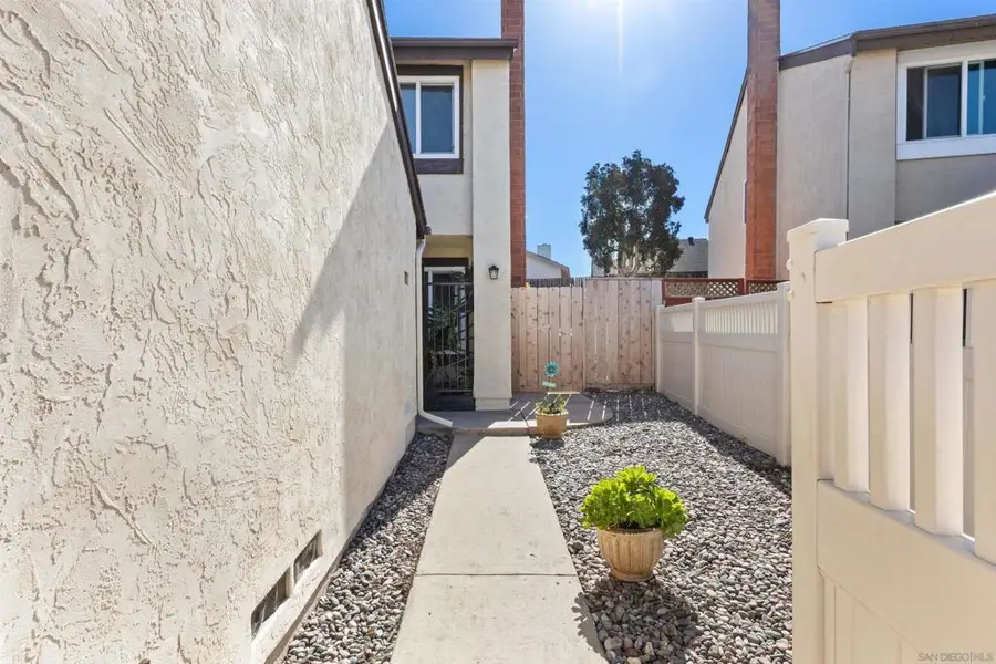 8963 Capcano Rd, San Diego, CA 92126 - Image #2