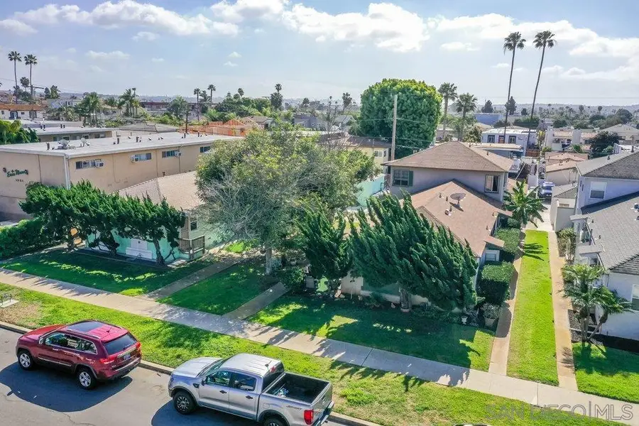 1533 39 Chalcedony St, San Diego, CA 92109 - #2