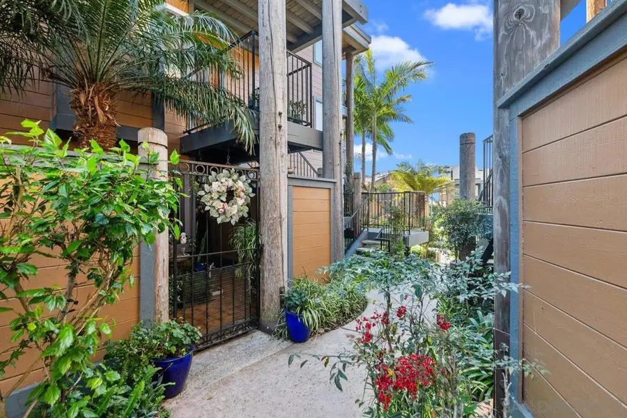 4011 Layang Layang Cir #F, Carlsbad, CA 92008 - #3