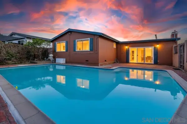 7402 Blix St., San Diego, CA 92111