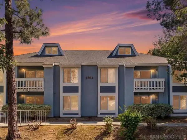 1564 Tanglewood Ln. #18, Escondido, CA 92029