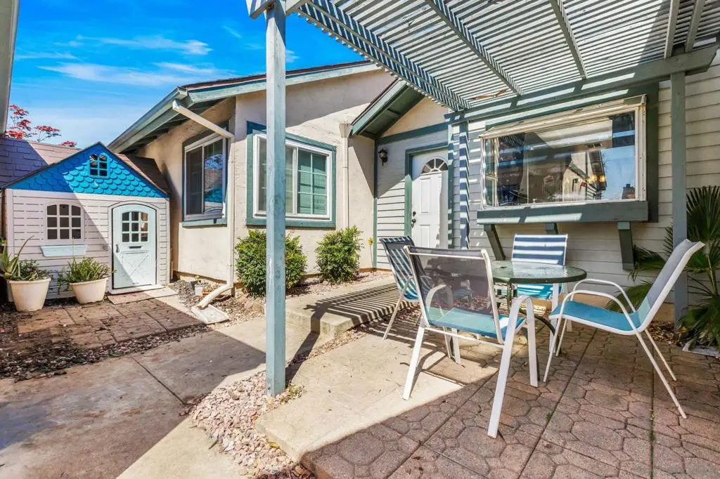 2427 Turnbridge Gln, Escondido, CA 92027 - #1