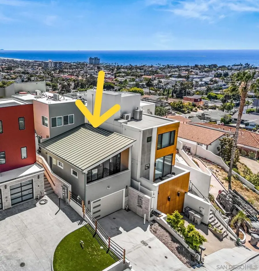 1243  1245 Van Nuys St, San Diego, CA 92109 - #3