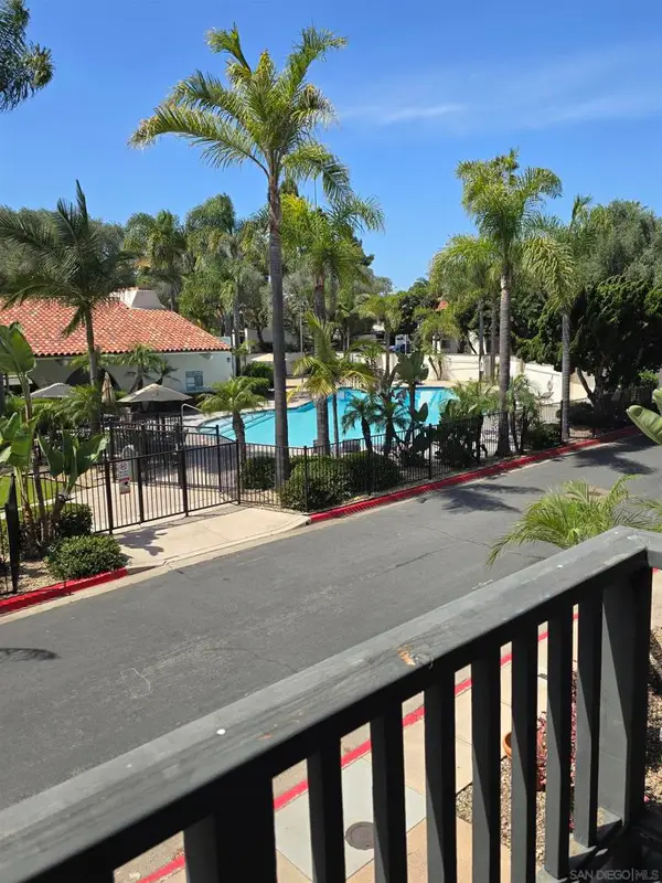 4044 Loma Riviera Cir, San Diego, CA 92110