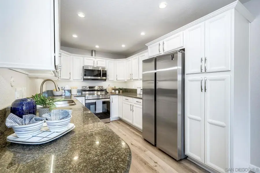 10325 Caminito Cuervo #204, San Diego, CA 92108 - #2