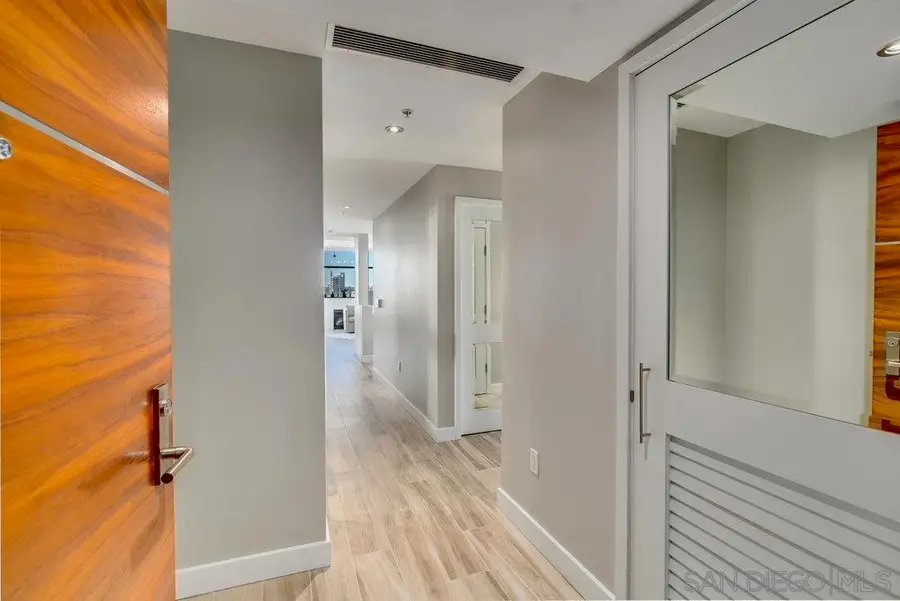 700 W E St #2404, San Diego, CA 92101 - #2