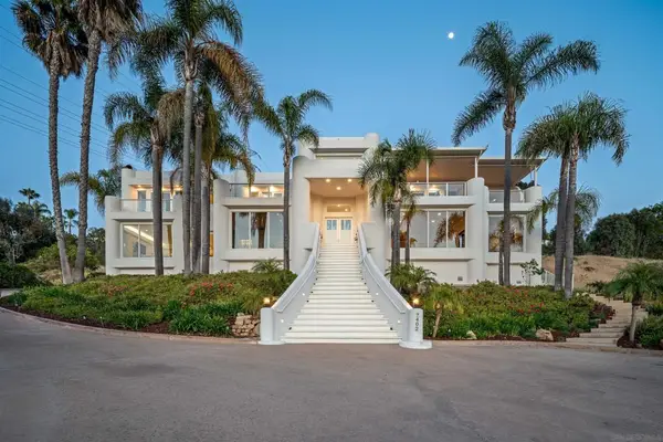 7402 Cadencia St, Carlsbad, CA 92009