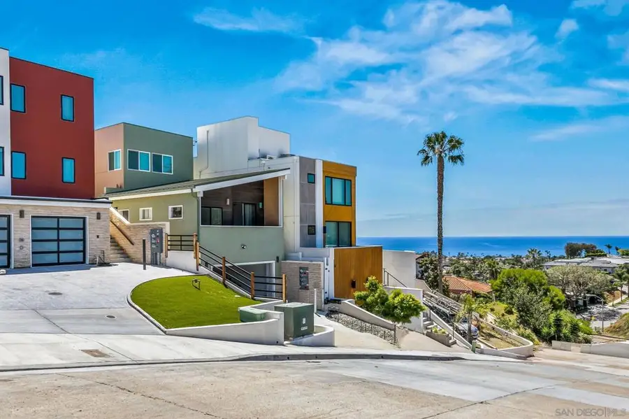 1243  1245 Van Nuys St, San Diego, CA 92109 - #3