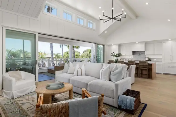 747 Orange Ave #302, Coronado, CA 92118