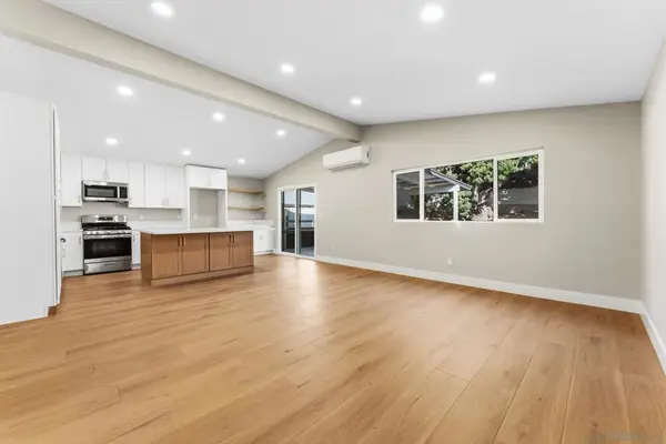 578 E Indian Rock Rd, Vista, CA 92084