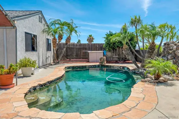 10131 Maple Tree, Santee, CA 92071