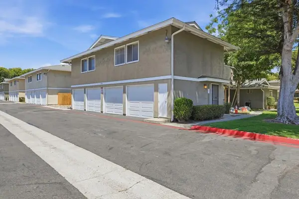 2504 Wanek Road #D, Escondido, CA 92027