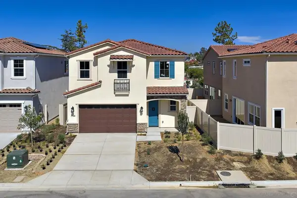 734 Michael Ct, Vista, CA 92081