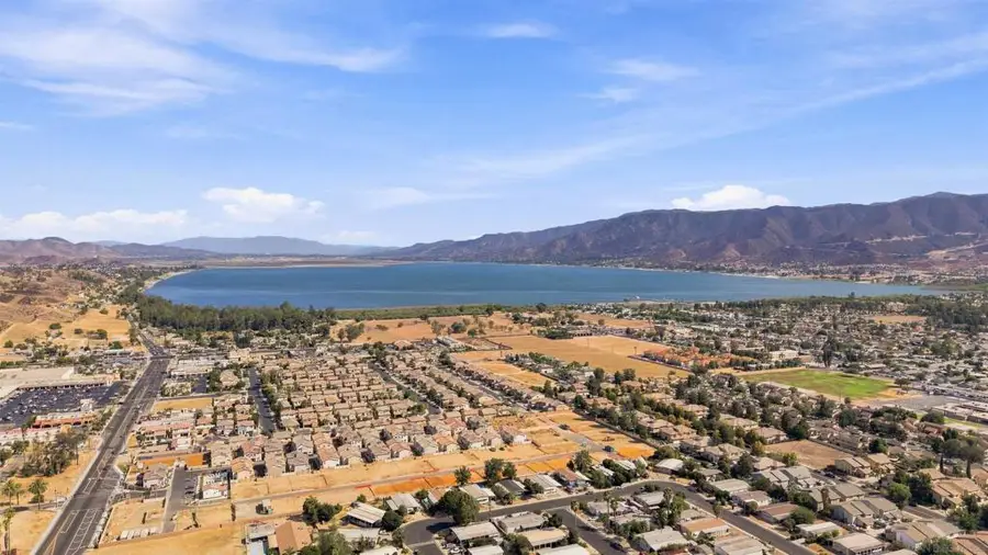 16377 Lakeshore Dr. #2F, Lake Elsinore, CA 92530 - #2