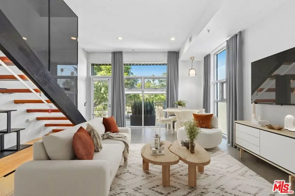 140 S Gramercy Place #1, Los Angeles, CA 90004 - Image #1