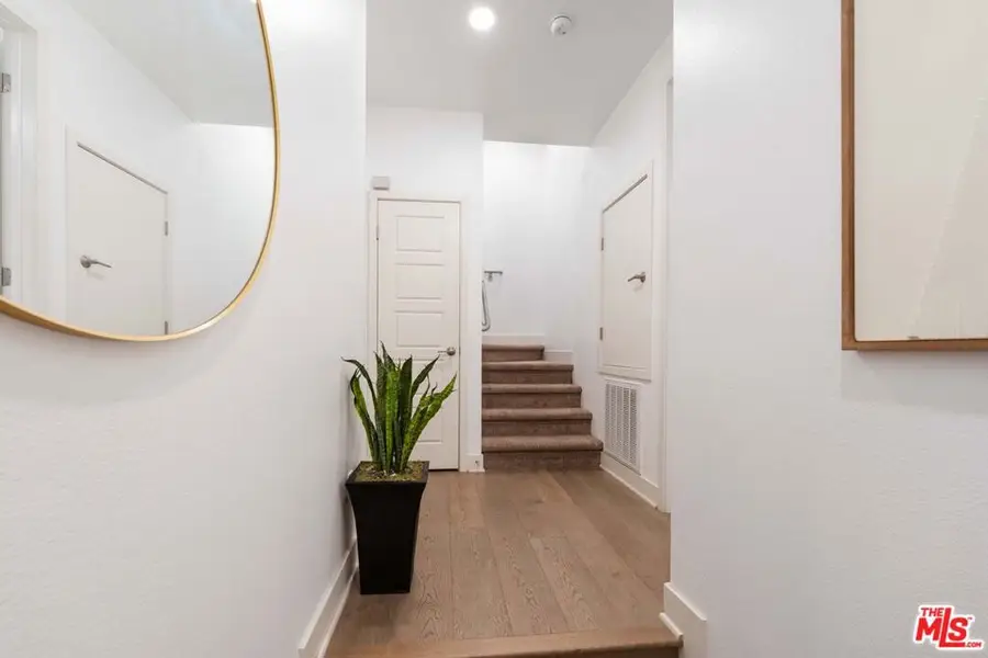 6738 W Gill Way, Los Angeles, CA 90068 - Image #2