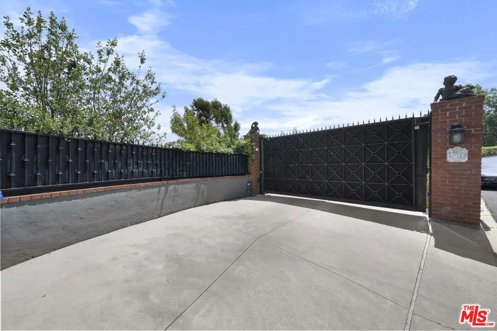 12917 Galewood Street, Studio City, CA 91604 - #1