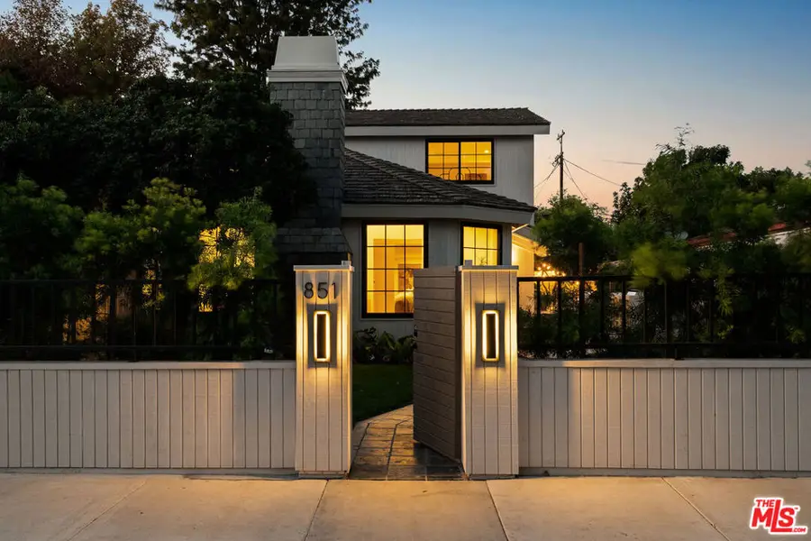 851 Dickson Street, Marina Del Rey, CA 90292 - #3