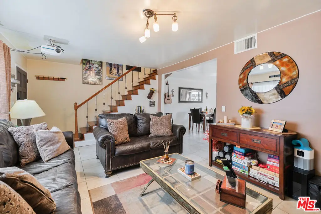 10817 Whipple Street #6, Studio City, CA 91602 - Image #1