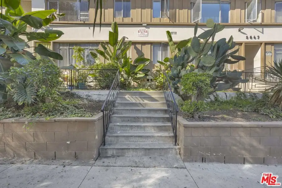 3867 Potomac Avenue, Los Angeles, CA 90008 - #3