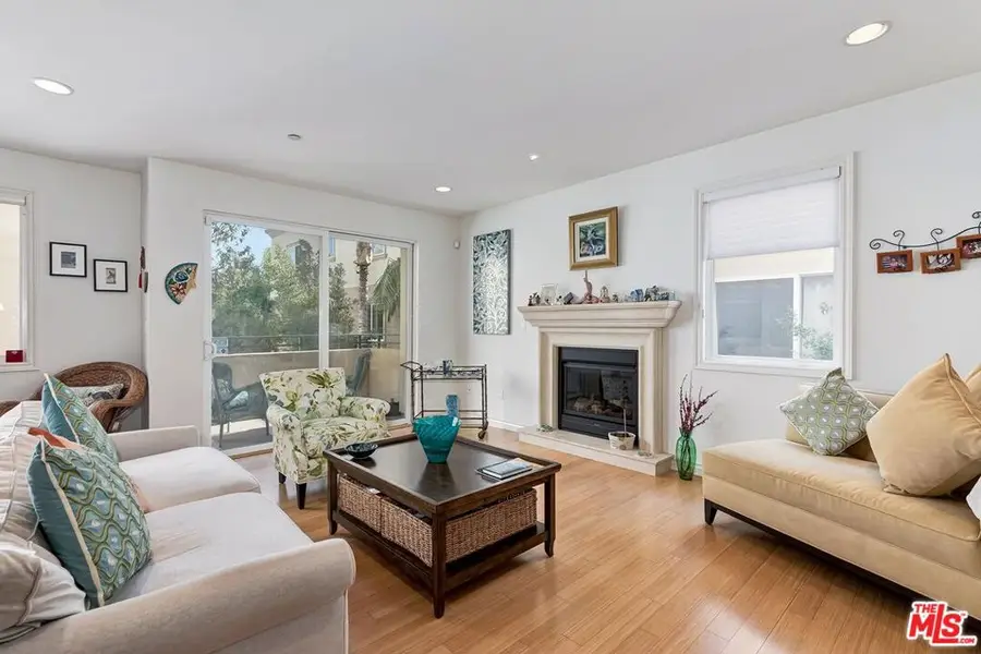 305 Arnaz Drive #304, Los Angeles, CA 90048 - Image #3